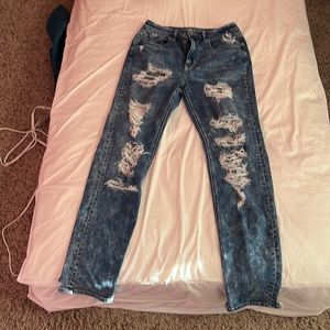 Size 6 American Eagle distressed stretch jeans. Blue